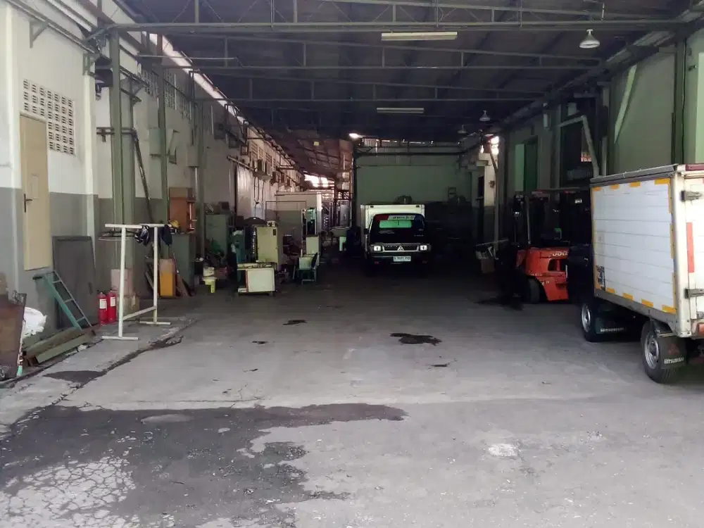 Di Jual Ex Gudang dan Pabrik lokasi strategis di pinggir jalan daerah Cakung, Jakarta Timur