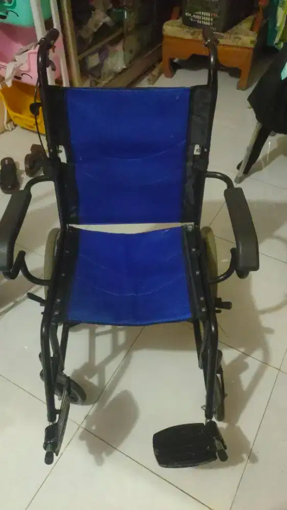 Kursi roda ukuran kecil