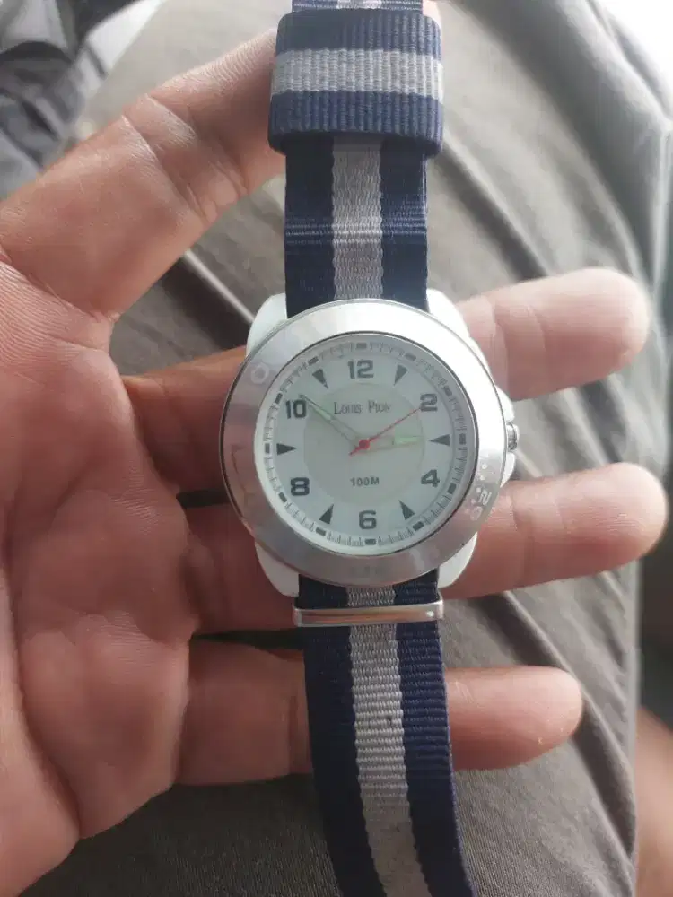 Jam tangan louis pion