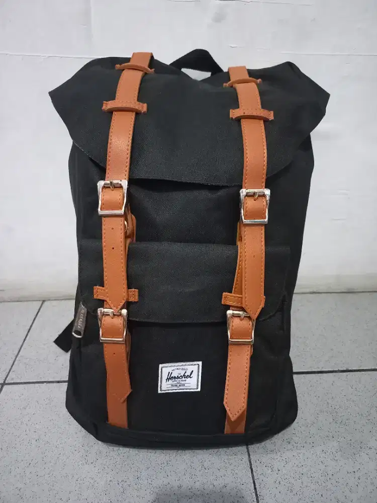 Herschel Little America Mid Backpack Black 17L