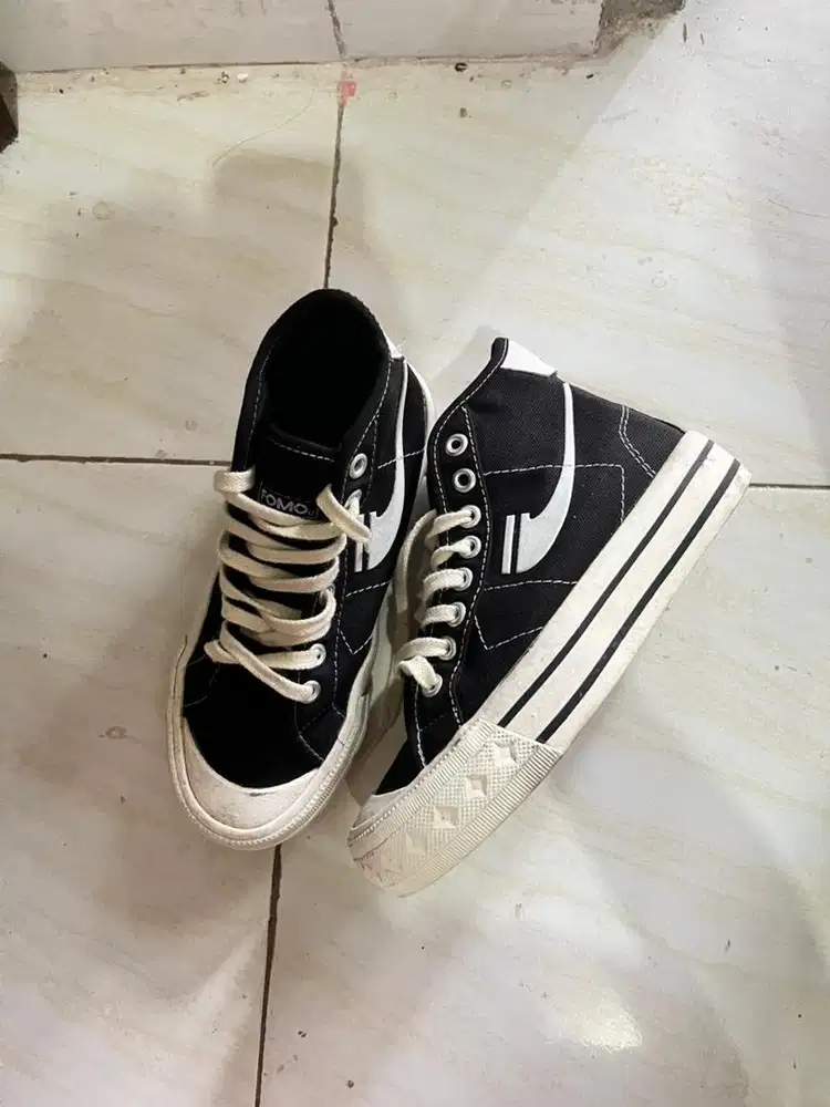 Sepatu Fomo uk 37/38 bisa nego murah