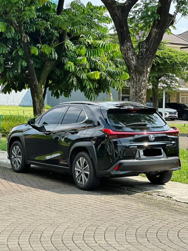 Lexus ux300e 2023 Hitam jual Cepat Service grats Garansi Resmi