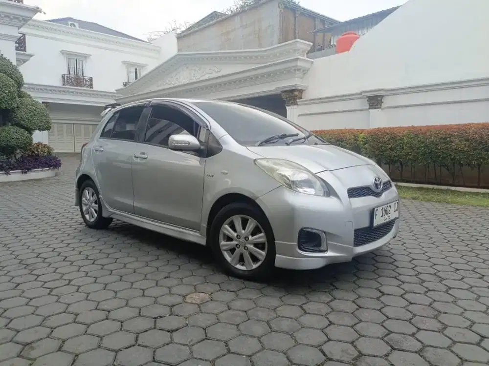TOYOTA YARIS E AT 2012