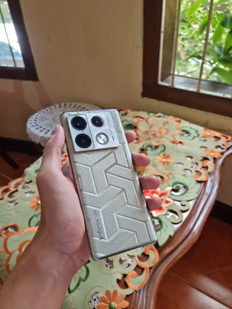 Infinix note 40 pro + BMW Series 12/256GB