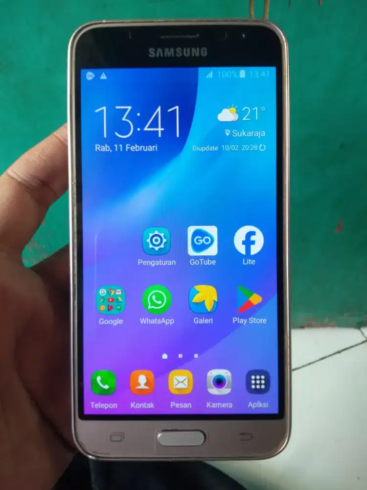 Samsung galaxy J3 2016 4G layar 5 in gold