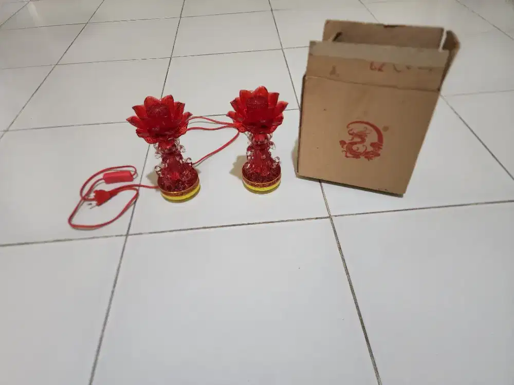 Lampu Altar Sembahyang Model Bunga Teratai (Lotus) – Warna Merah