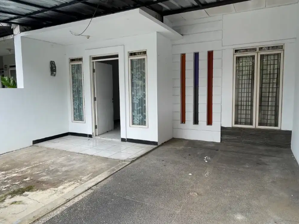 Disewakan Rumah Taman Kopo Indah 3, Bangunan Full Sampe Belakang, 2 Kamar Tidur, 1 Kamar Mandi, Dekat dengan Akses Tol Margaasih dan Sekolah Talenta