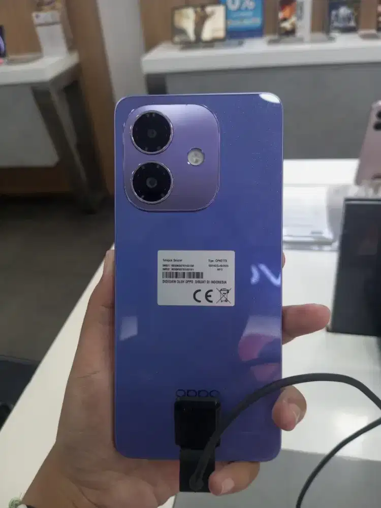 cicilan syaratnya cukup bawa handphone saja, harga mulai dari 1jutaan