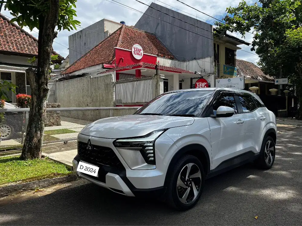 (7.000 km) Mitsubishi XForce Ultimate 2024 putih plat D Bandung Bensin