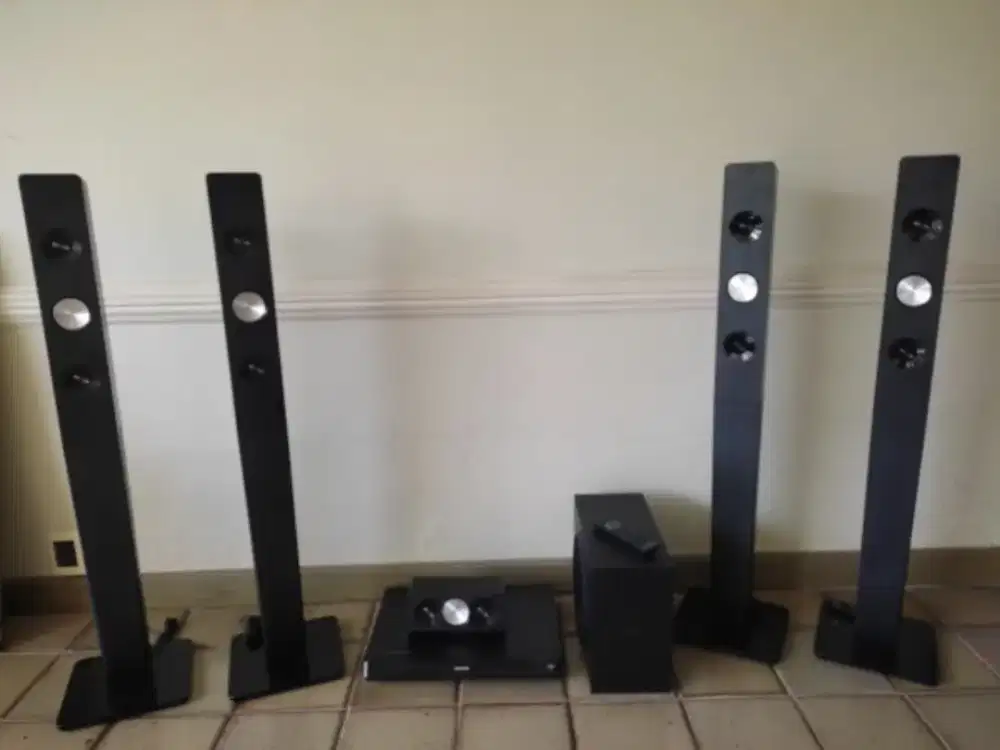 Home Theatre Philips Dolby Digital Berkelas