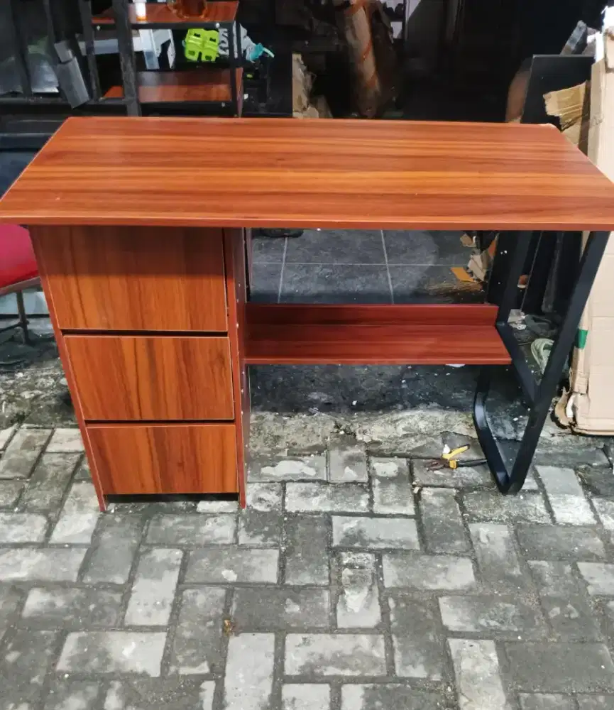 Meja kantor 3 laci
