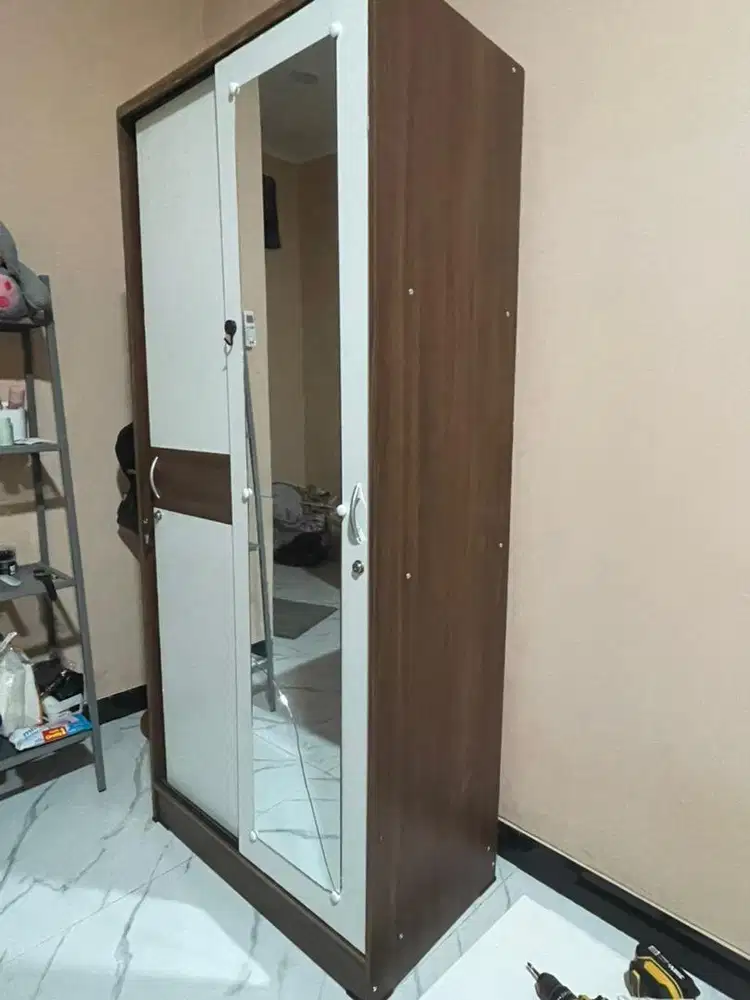 Lemari Pakaian Bekas Kos