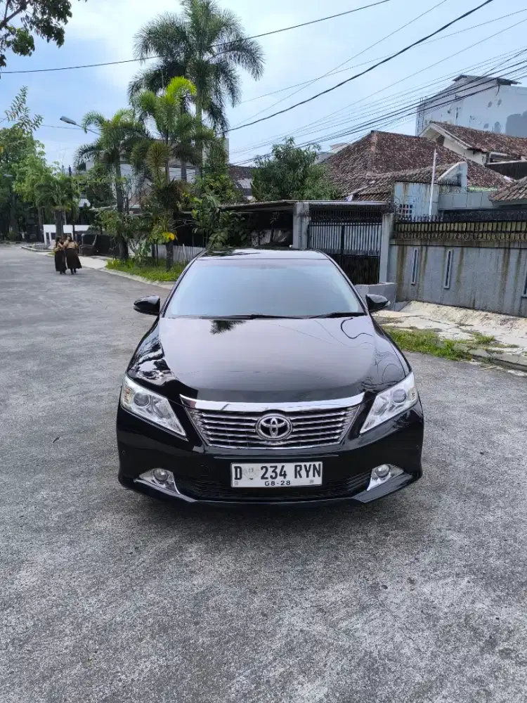 Camry V 2.5 at 2014 Hitam