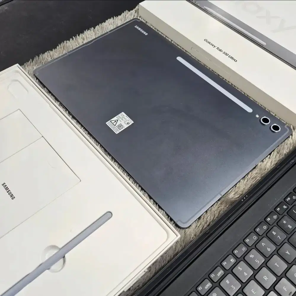 Samsung Tab S10 Ultra wifi with cover keyboard original
