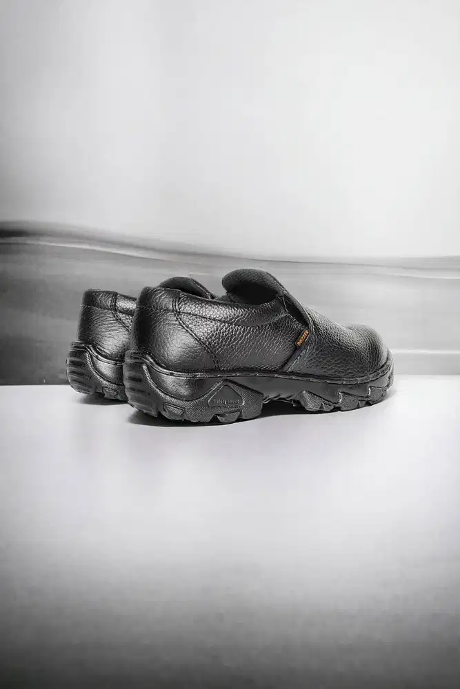 Prioritas Sepatu safety maintenance building Bekasi