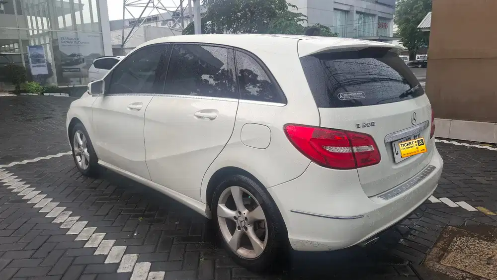 Mercedes-Benz B200 2014 Bensin