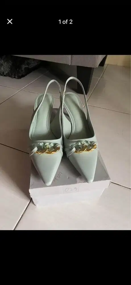 Sepatu Charles and keith