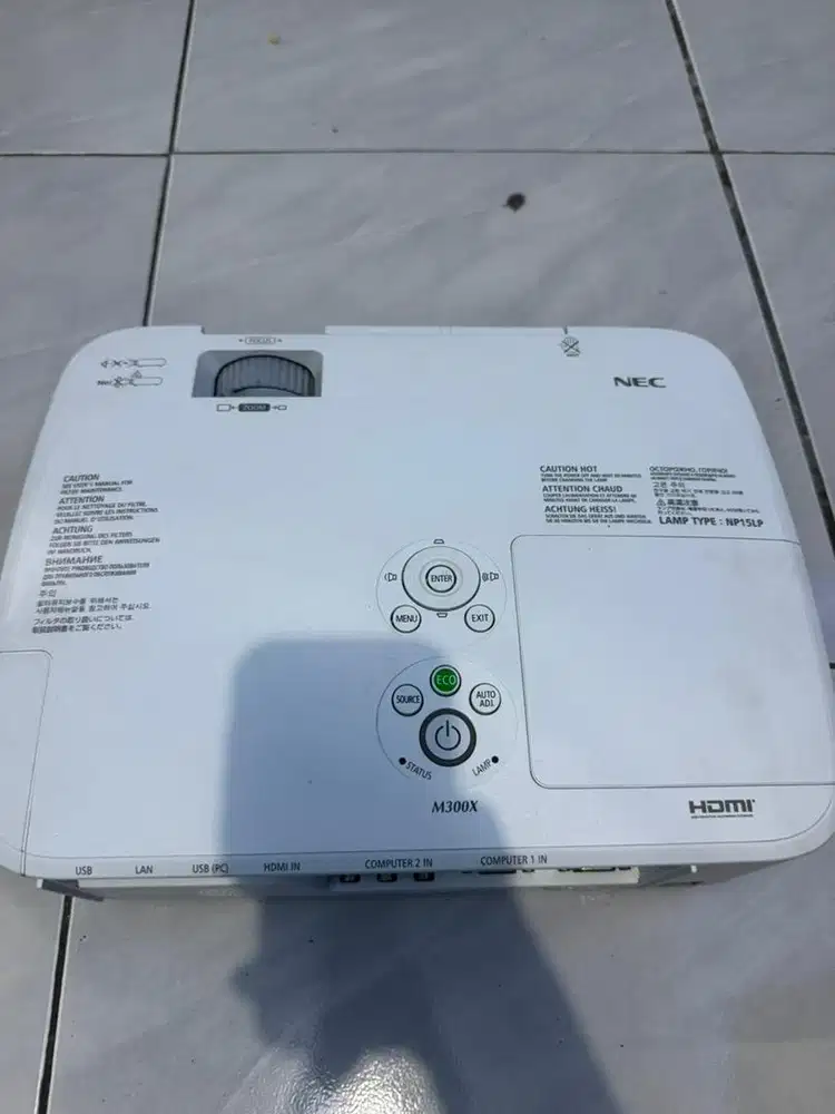 Proyektor nec m300x