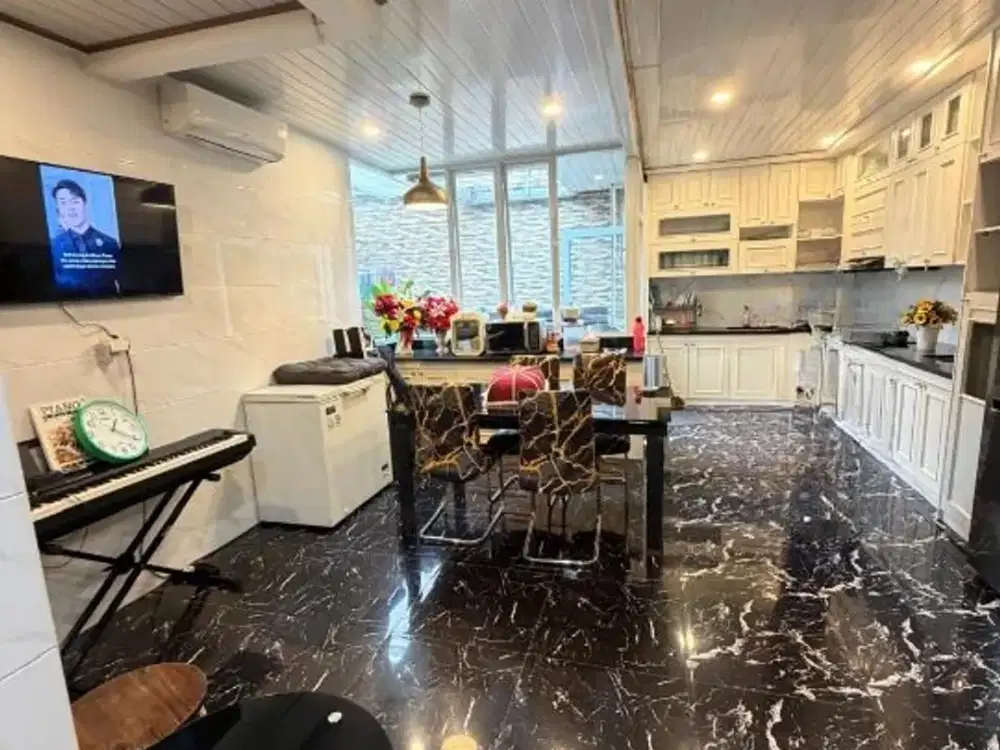 Rumah Mewah Furnished Siap Huni Dekat Universitas Esa Unggul di Citra Raya Tangerang Banten