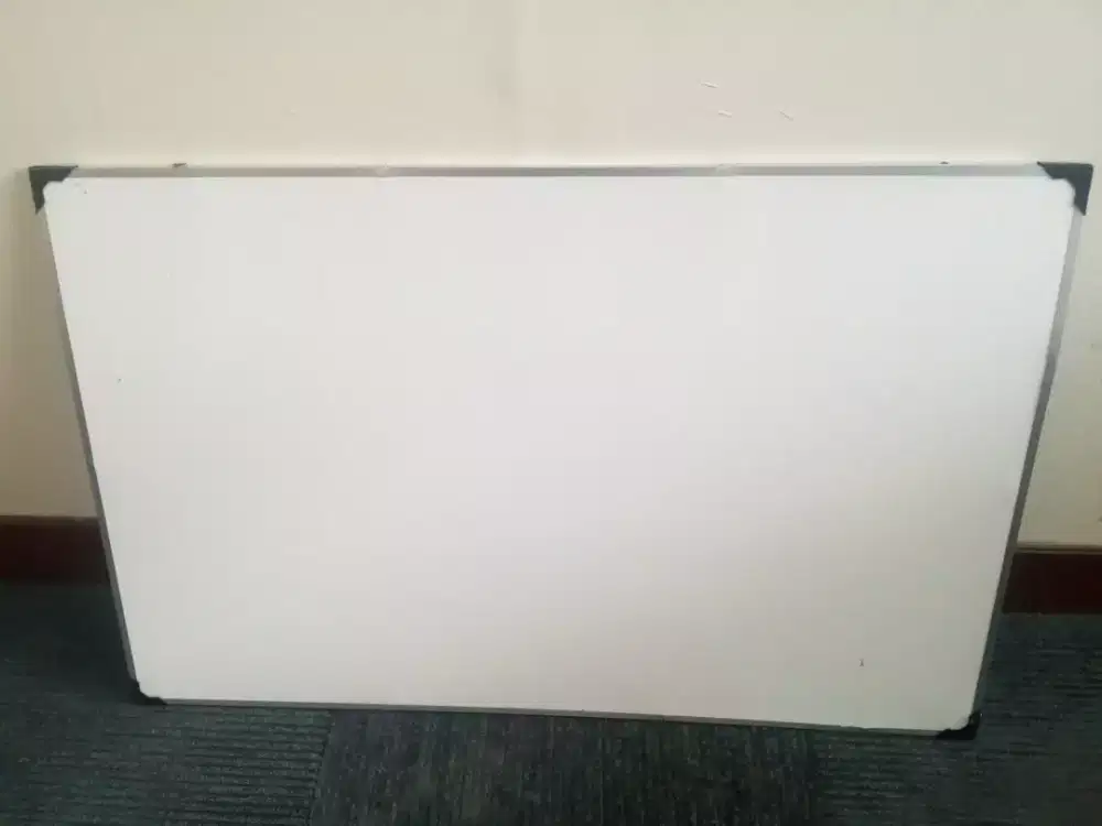 Papan tulis (whiteboard)