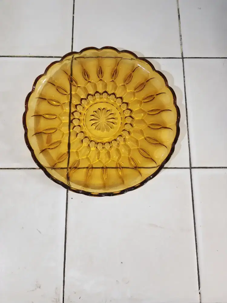 Piring Saji / Serving Platter atau Piring Kue.