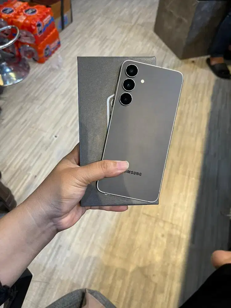 Samsung S25 FE JetBlack 8/256gb Garansi November 2026