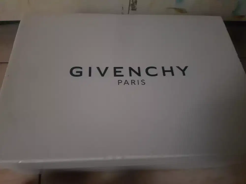 Jual murah sepatu original GIVENCHY Paris