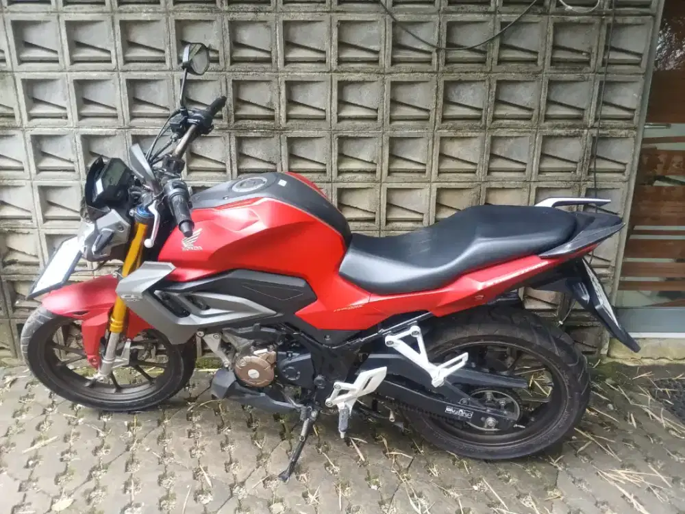 Cb150r km rendah super mulus jual cepat