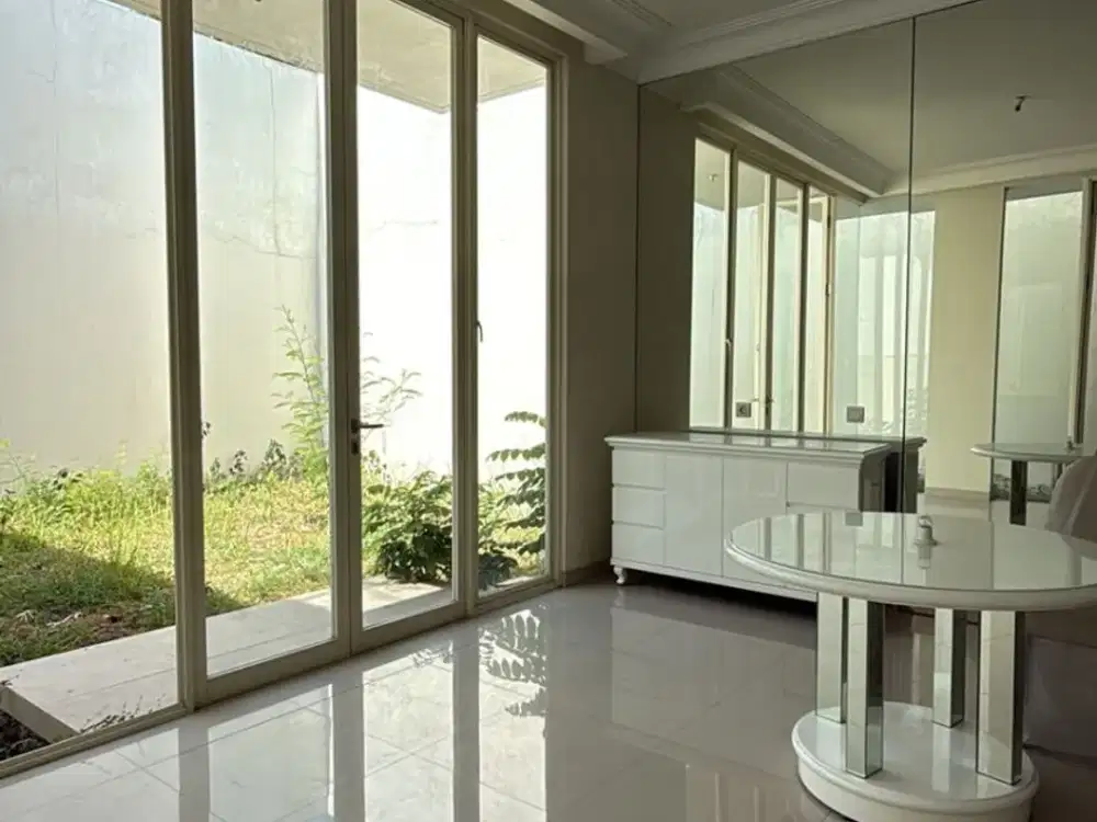 Rumah Pakuwon Indah VBR 2 dkt citraland dan graha family Modern Minimalis