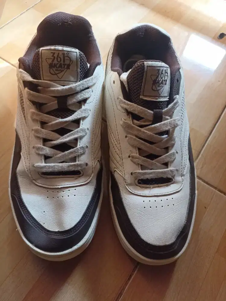 Dijual Sepatu olahraga atau santai