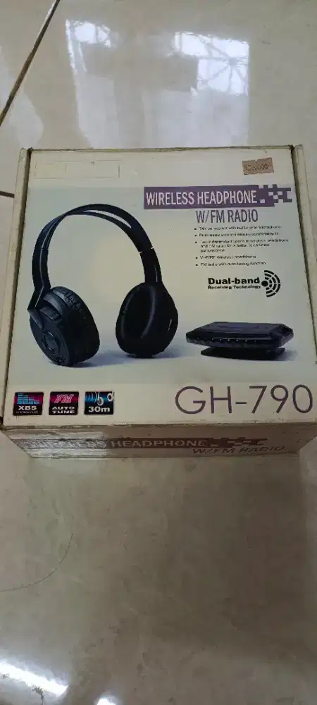 Wireless Headphone w/FM Radio