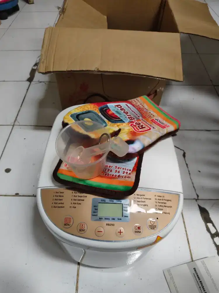 re bread maker RB250 (alat pembuat roti)