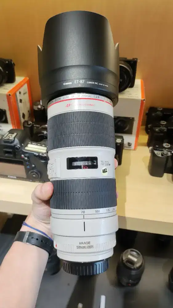 Lensa  Canon EF 70-200mm F2.8 L IS II USM. Likenew