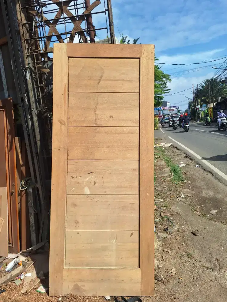 Pintu bahan meranti second dijadikan baru