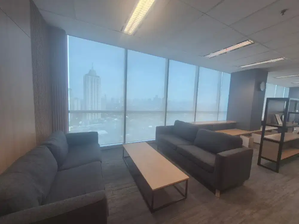 Ruang Kantor di Sewakan 340m2, Siap Pakai dan Fully Furnished !!