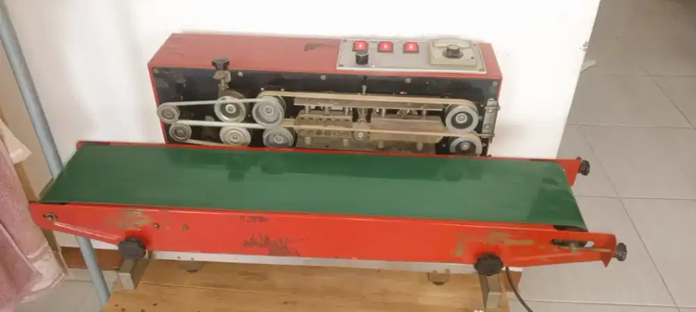 Mesin sealer kemasan otomatis (continuous band sealer)