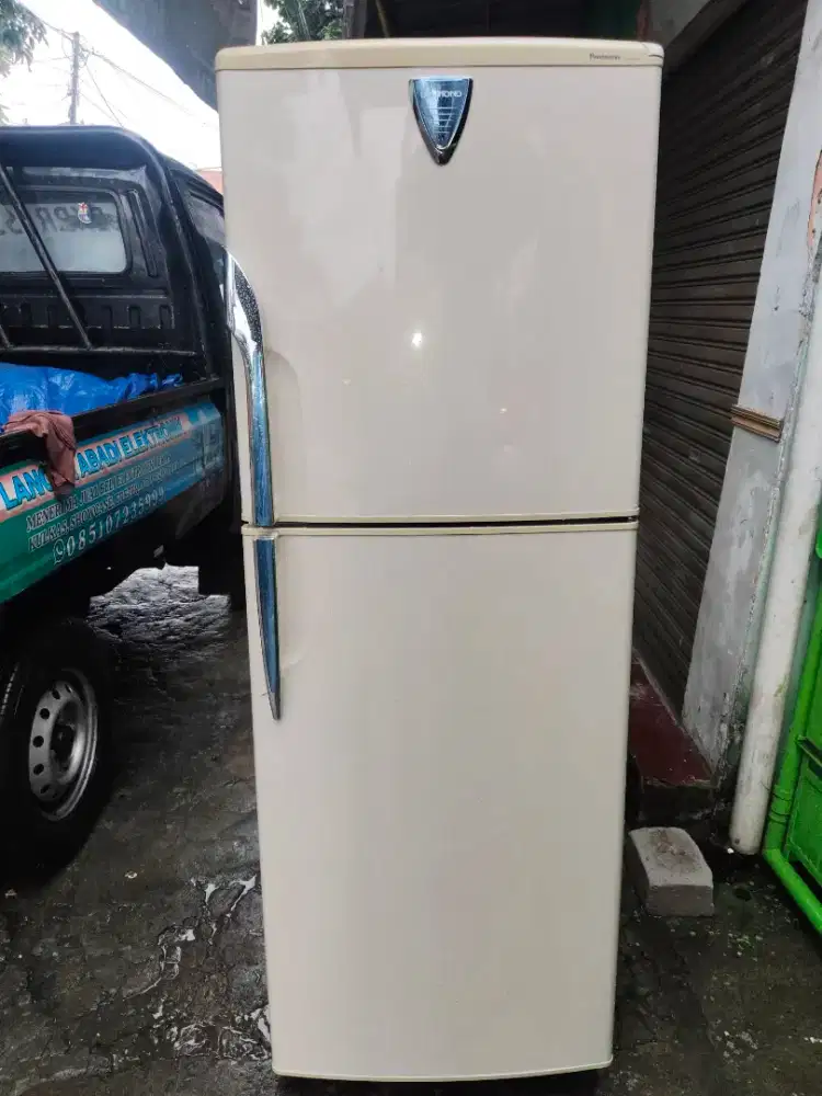 Kulkas 2 pintu panasonic istimewa mulus terawat normal dingin beku