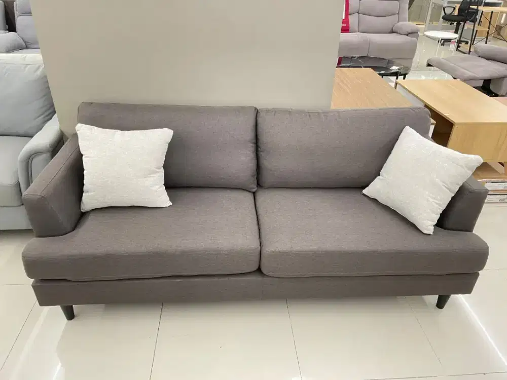 LEONA SOFA MINIMALIS