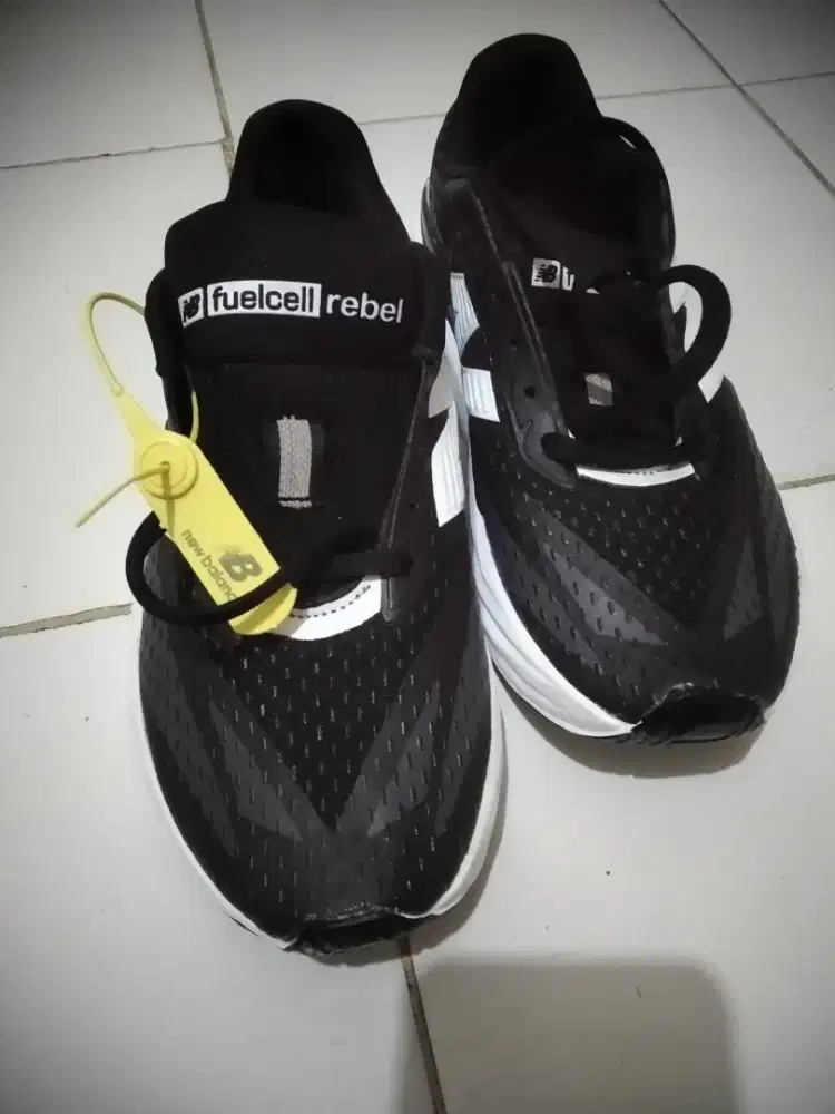 Sepatu fuecel Rebel ukuran 42