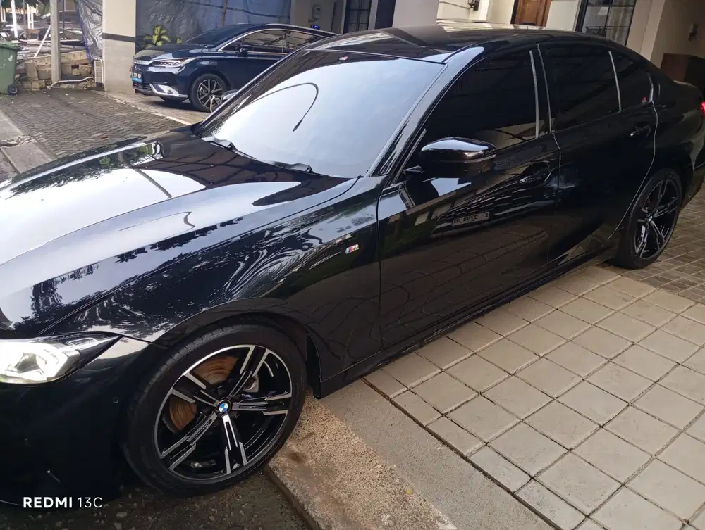 BMW 320i 2023 Bensin