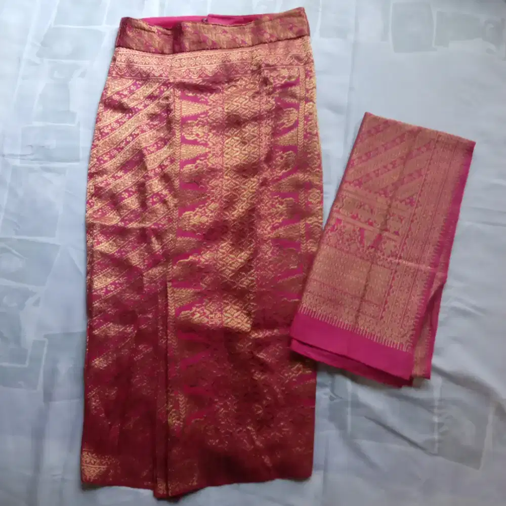 Preloved Kain Songket Asli Merah Muda (Rok & Selendang)