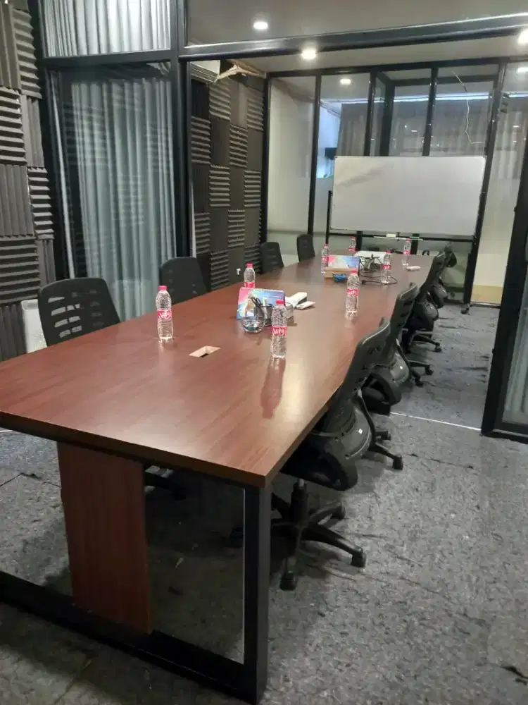Meja Kantor, Meja Meeting