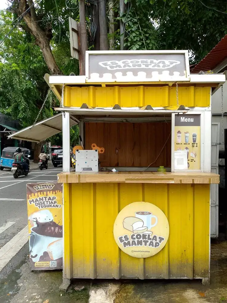 Dibutuhkan segera untuk jaga stand minuman es coklat