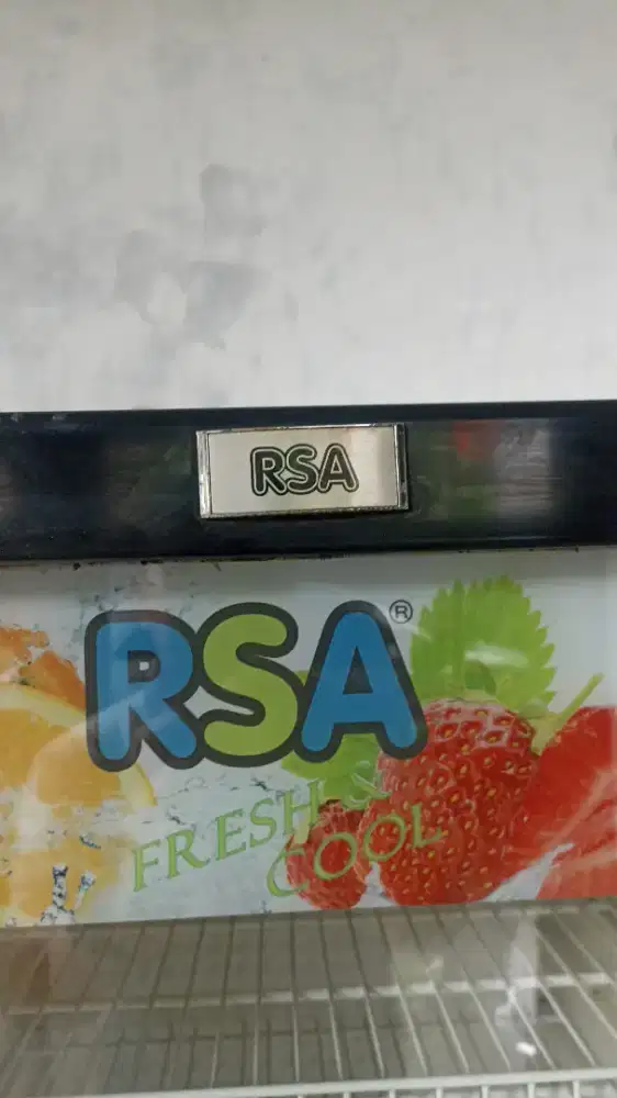 Dijual showcase merk RSA dingin blm pernah diservice