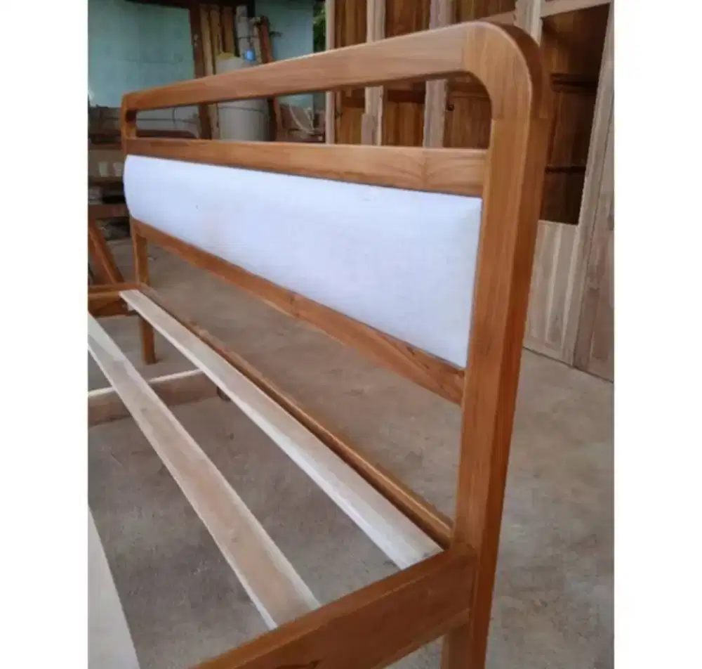 Tempat tidur minimalis