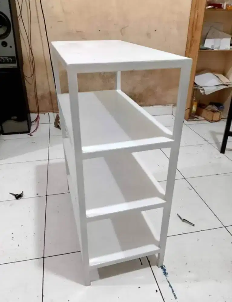 Rak sepatu/sendal