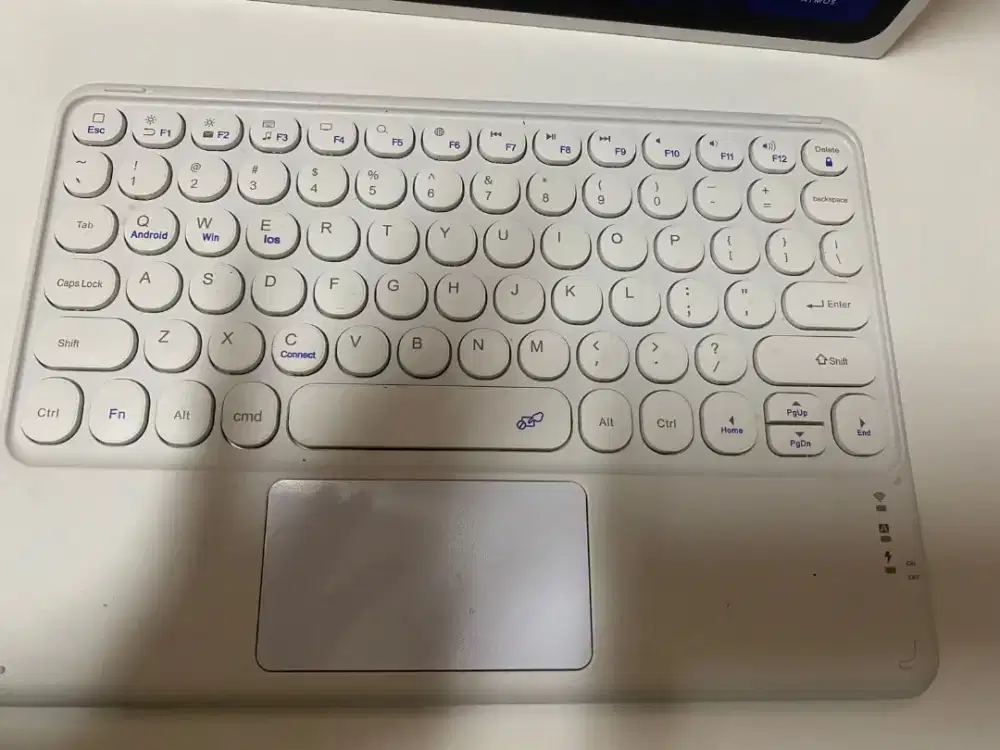 Keyboard bluetooth
