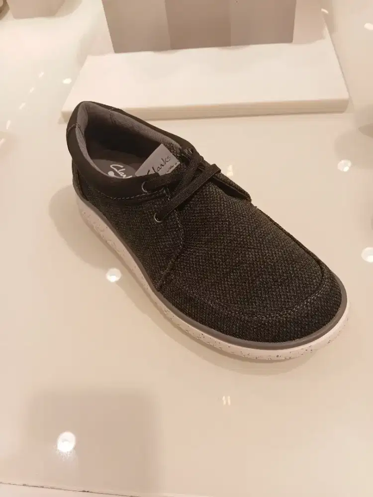 CLARKS Relaxlite Lace