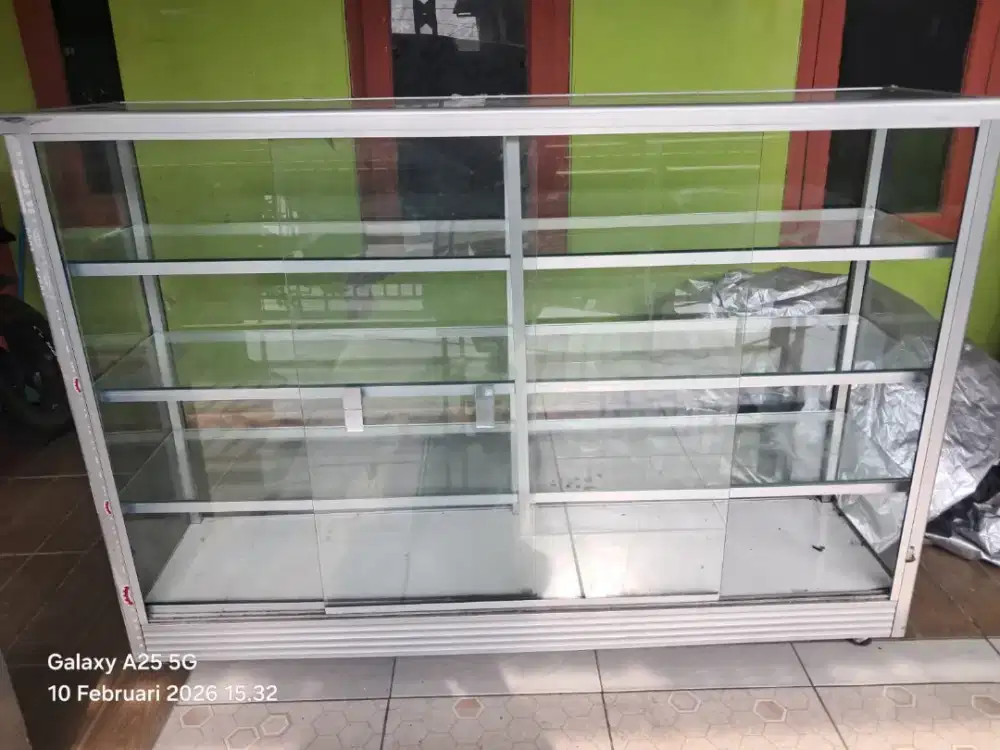 Jual aja etalase edisi udh ga d pake