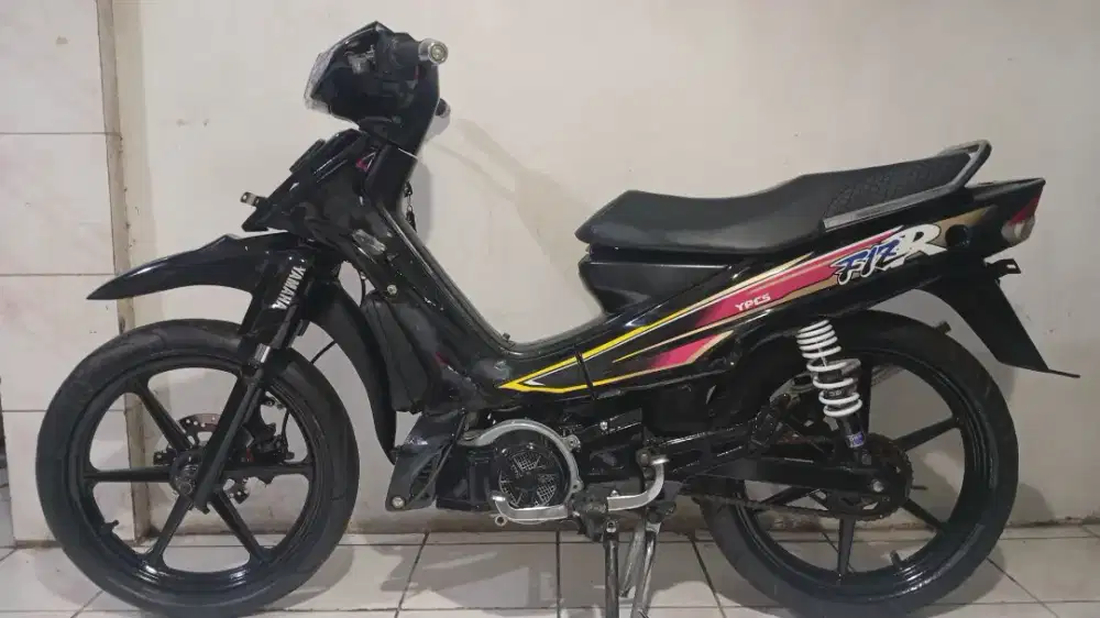 Yamaha Fizr hitam